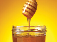jar of honey with a honey dipper
